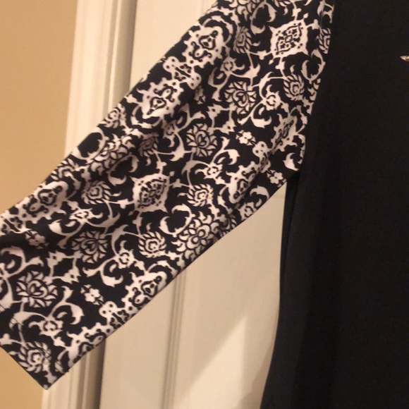 JM Collection Petite XLP Black with White Print -Sequins on Front Top Medallion - Picture 3 of 6